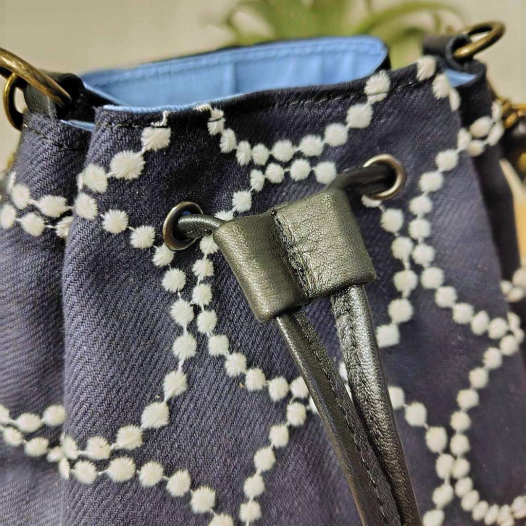 ミナペルホネン/tambourineタンバリンネイビー×白/巾着型ポシェットショ