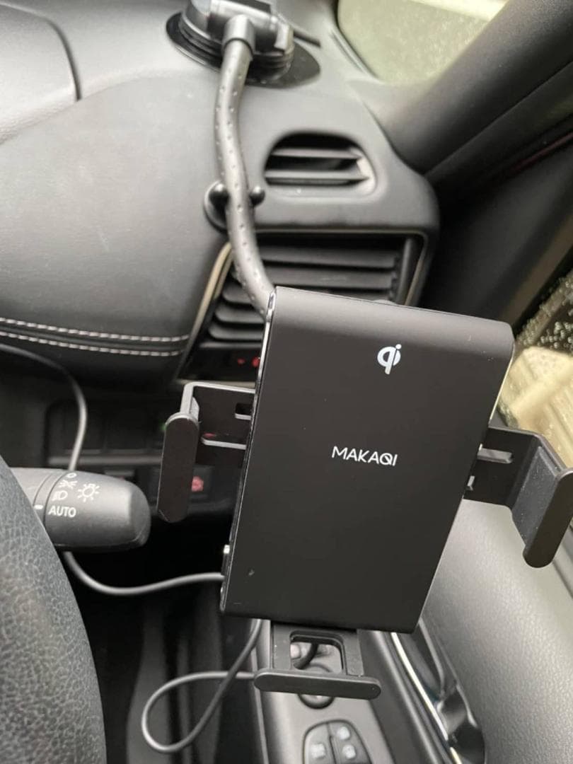 自動開閉車載ワイヤレス充電器 車載スマホホルダー