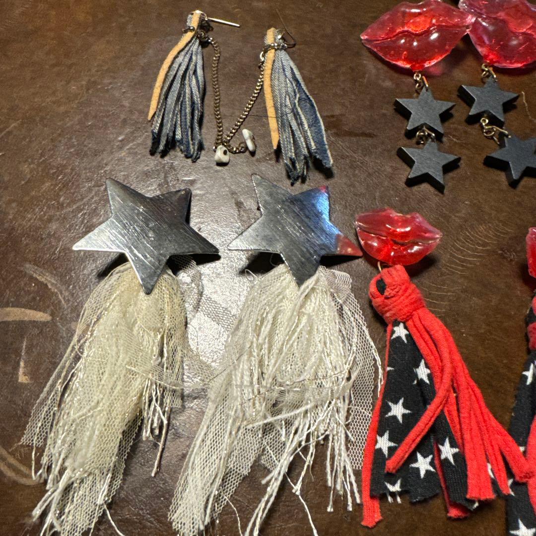 多様なデザインのピアス10点セット