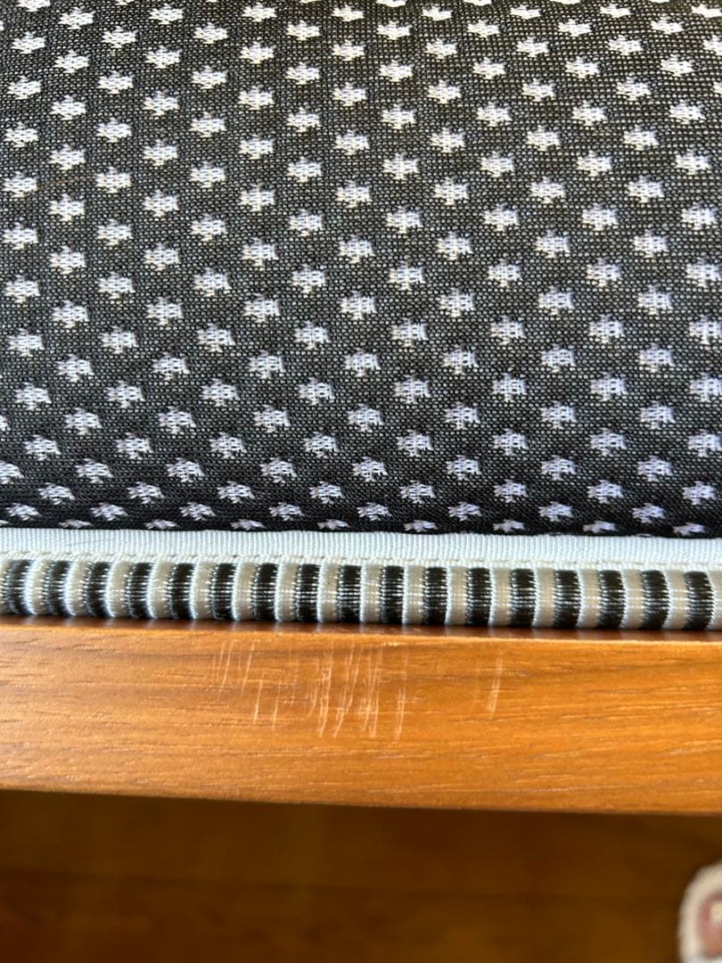 ウニコのセミダブルベッドフレーム