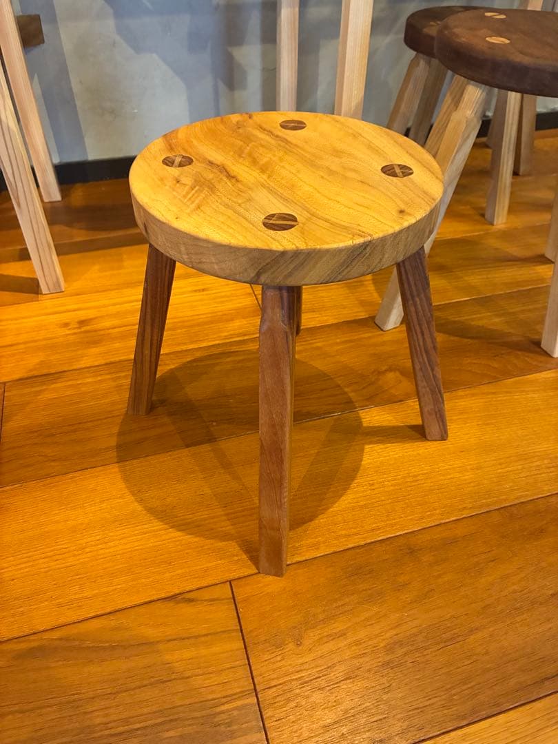 無垢材楠と桜スツール ミニスツール 花台 サイドテーブル ハンドメイド 丸椅子
