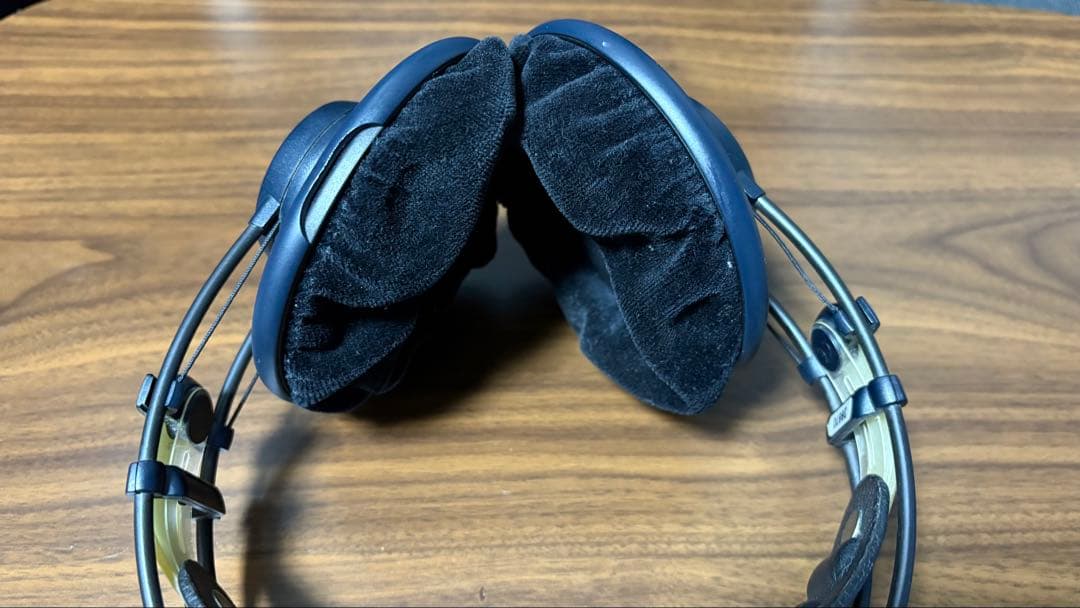 AKG K702（開放型ヘッドホン）