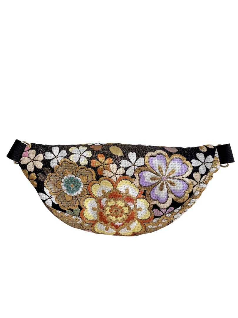 帯リメイク ボディバッグ　黒地に映える桜の豪華刺繍　一点物