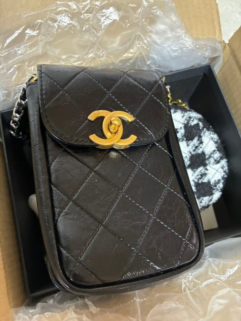 CHANEL 　VIPノベルティ　ブラックショルダーバッグ ポーチ付き