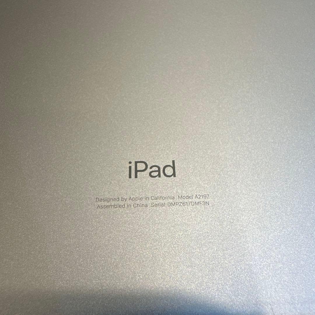 ジャンクiPad 第7世代 箱、充電器、ケーブル、説明書付き