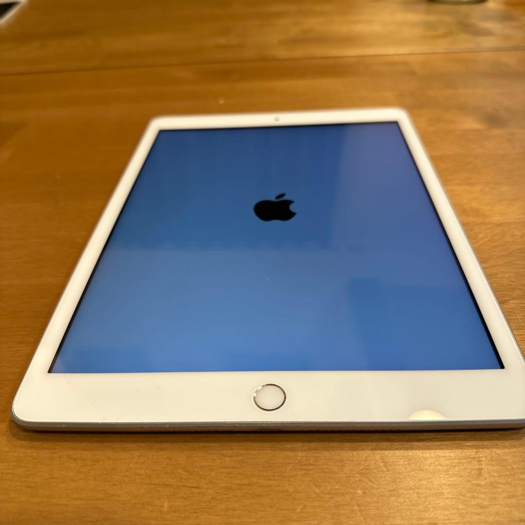 ジャンクiPad 第7世代 箱、充電器、ケーブル、説明書付き