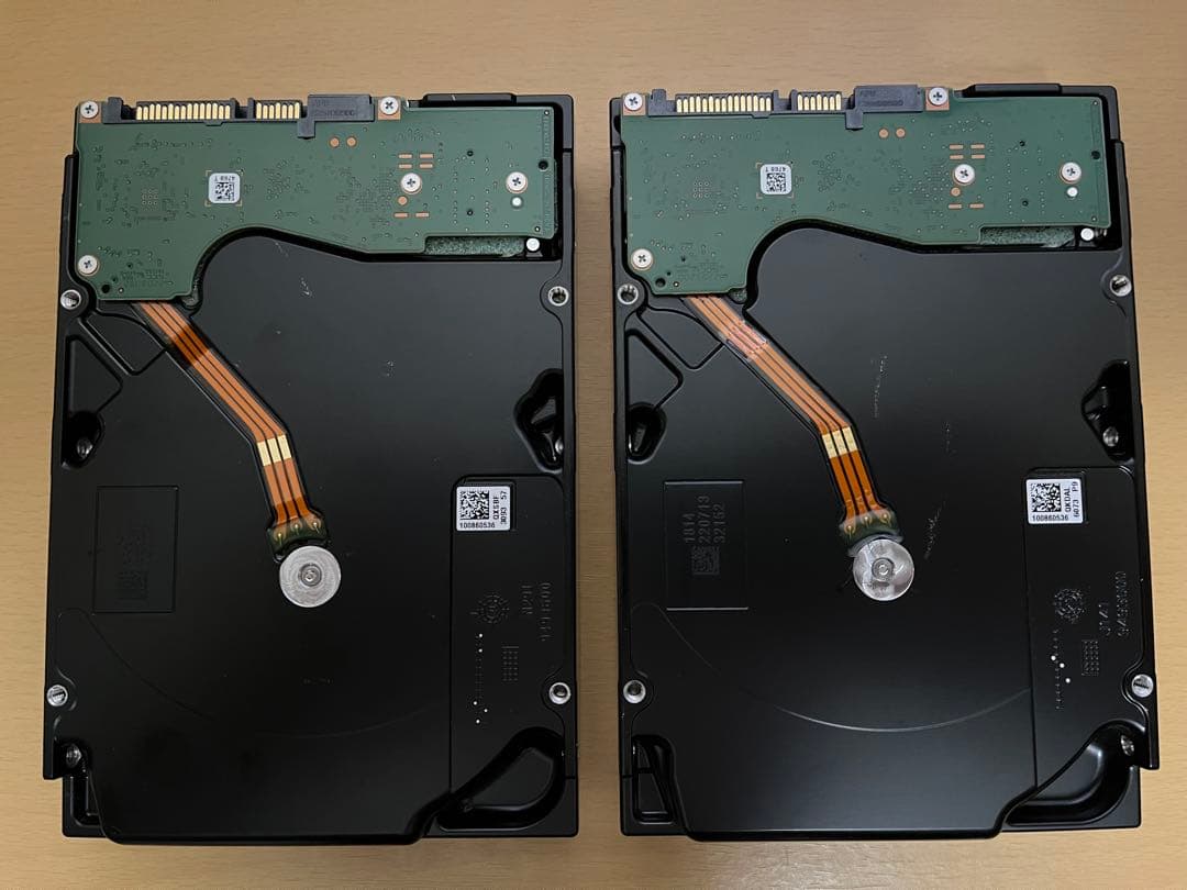 Seagate Exos X18 18TB HDD 2台