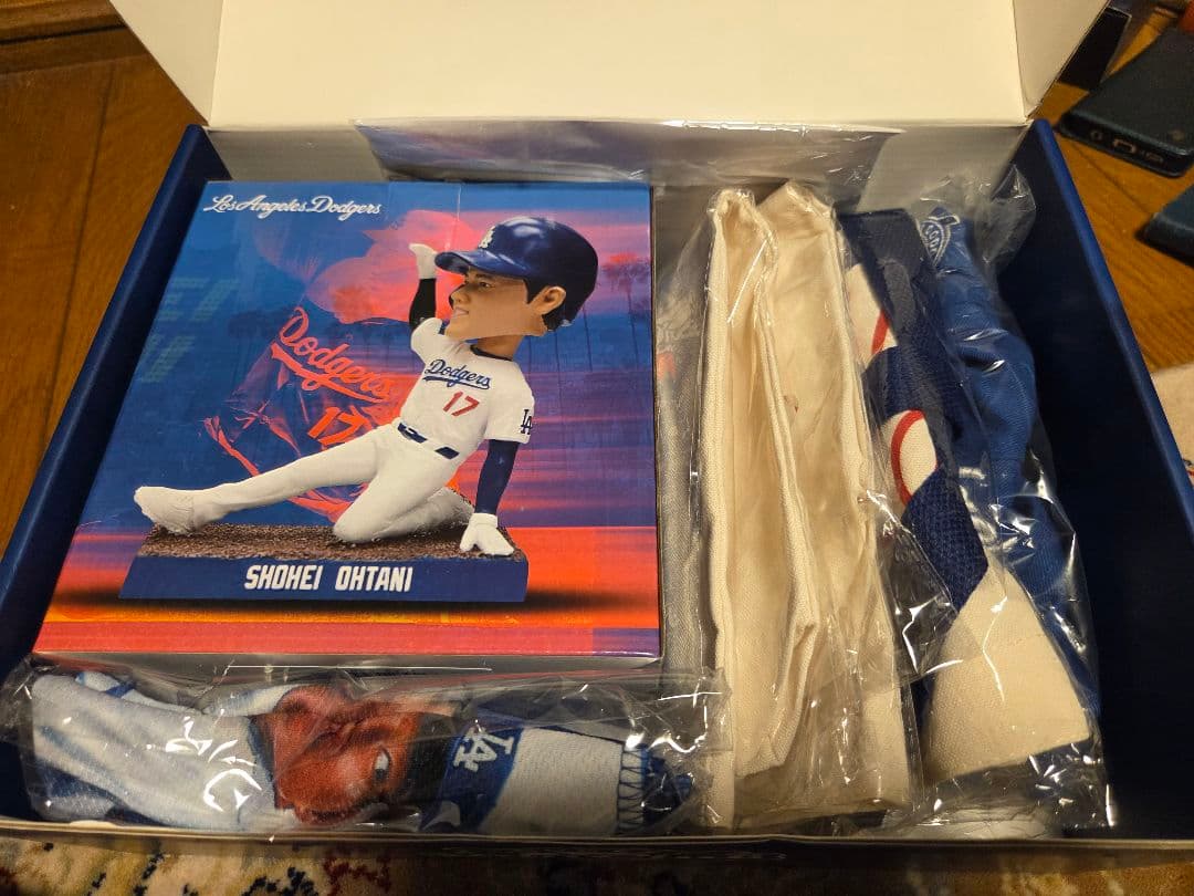 大谷翔平ボブルヘッド含む６点、ドジャースFan Club限定品（新品、未開封）