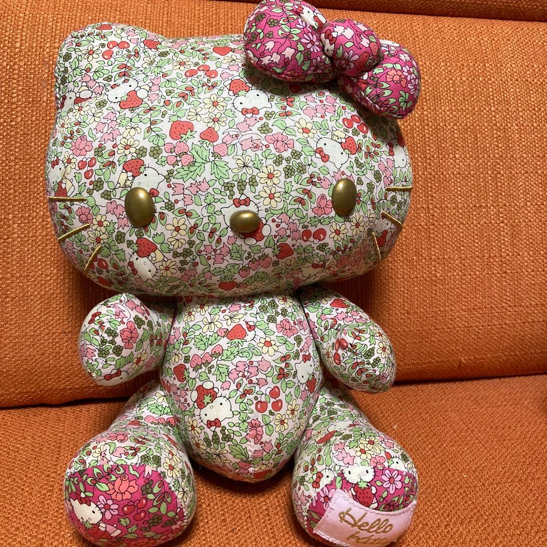 ハローキティ　ぬいぐるみ　ペア（赤と 白）