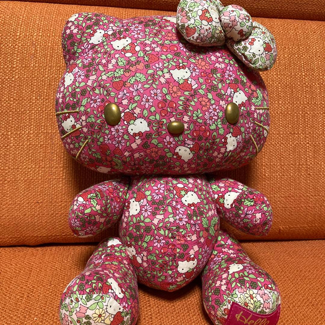 ハローキティ　ぬいぐるみ　ペア（赤と 白）