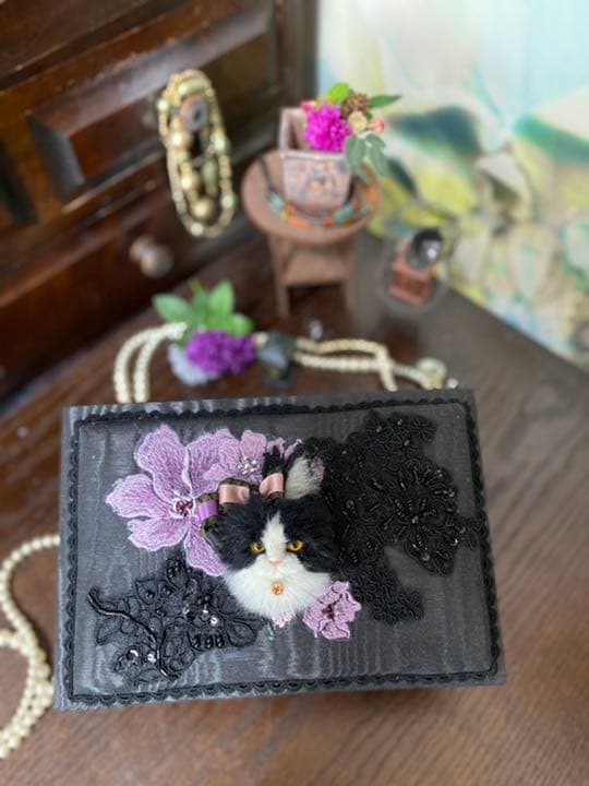 羊毛フェルト　オシャレ猫のカルトナージュbox 白黒ハチワレ