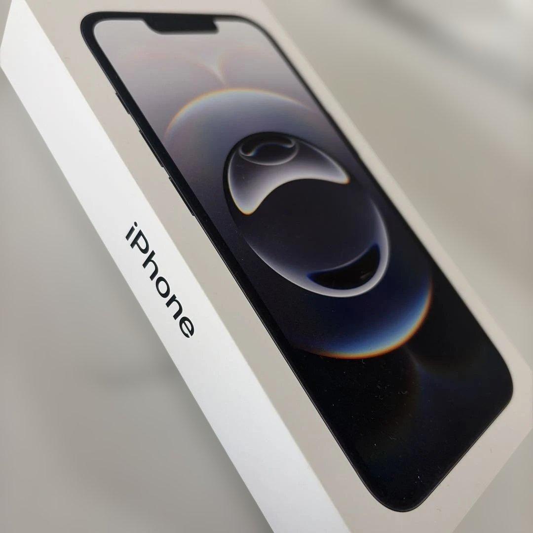 Apple iPhone 16e 本体　ブラック