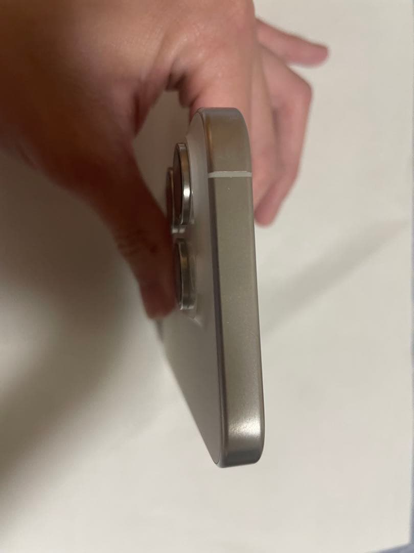 iPhone 15 pro 128GB ホワイトチタニウム　バッテリー最大91%