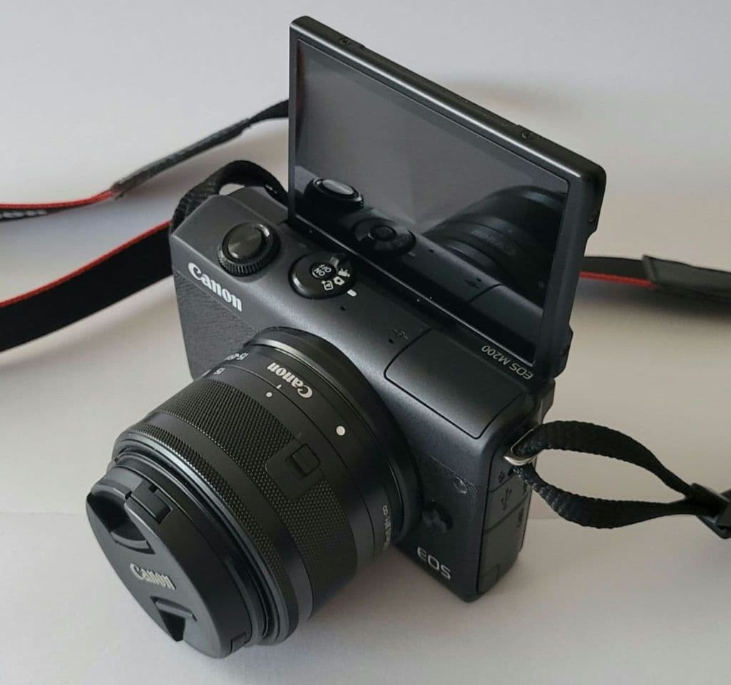 EOS M200ミラーレス一眼カメラ