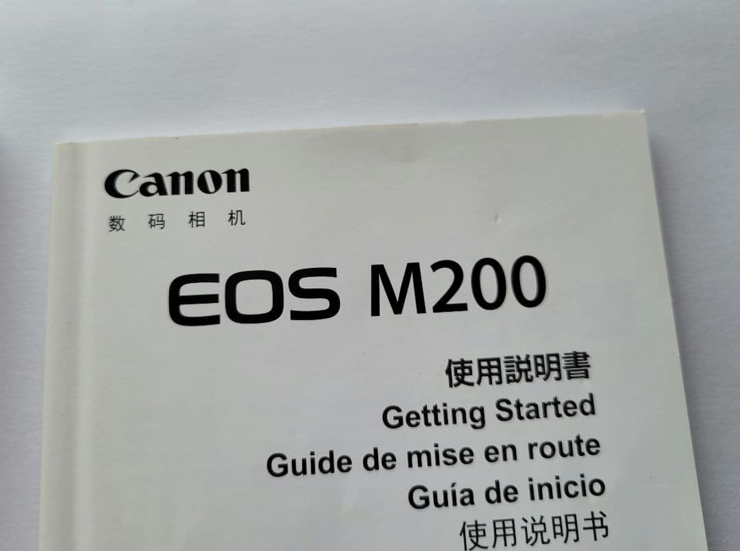 EOS M200ミラーレス一眼カメラ