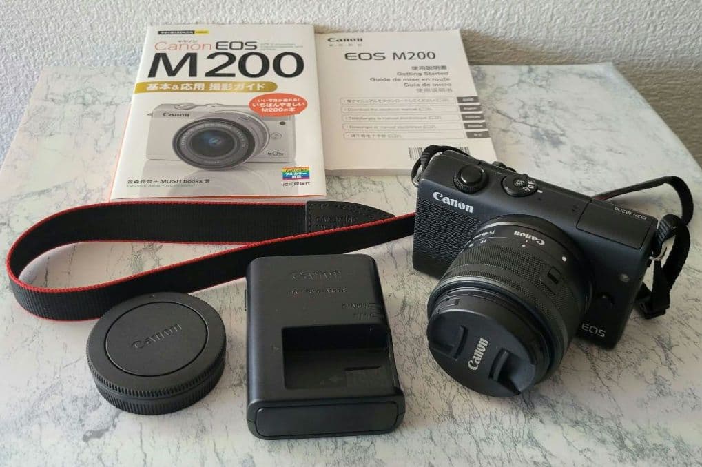 EOS M200ミラーレス一眼カメラ