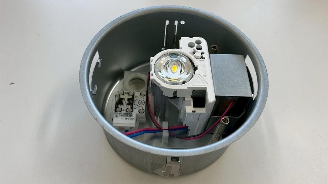 １　東芝 LED非常用照明器具 埋込形 専用形 Φ150 13形(低天井用~3m