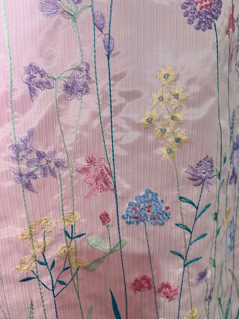 赤 遮光カーテンと花柄刺繍オーダーカーテン 2点セット