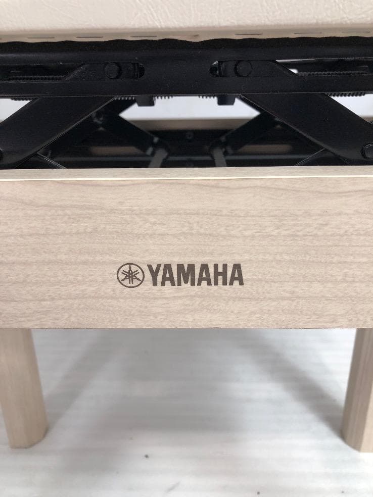 ※84890※YAMAHAピアノ椅子　BC-205WA（ホワイト）★送料無料