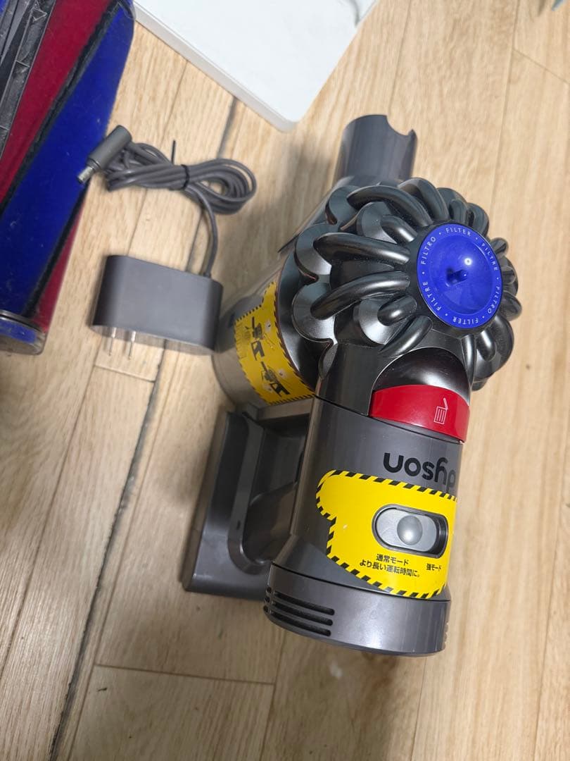 Dyson V6 コードレス掃除機 /SV11 スタンド付 動作確認済