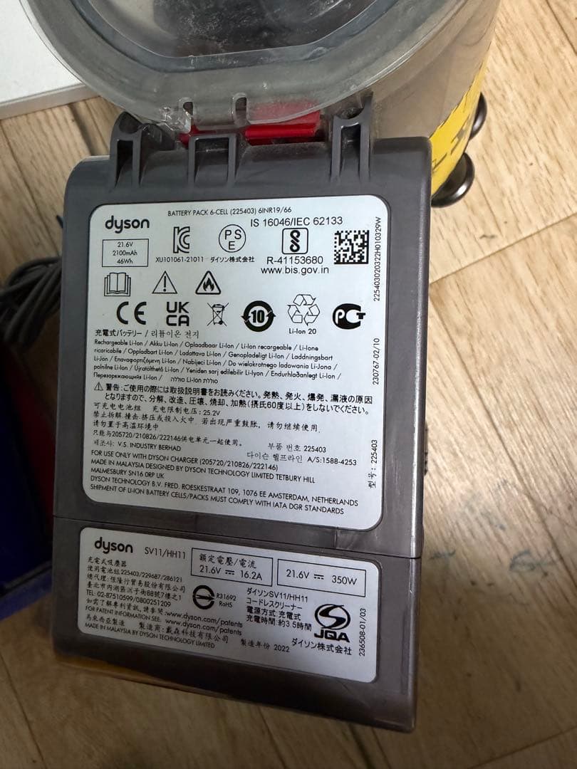 Dyson V6 コードレス掃除機 /SV11 スタンド付 動作確認済