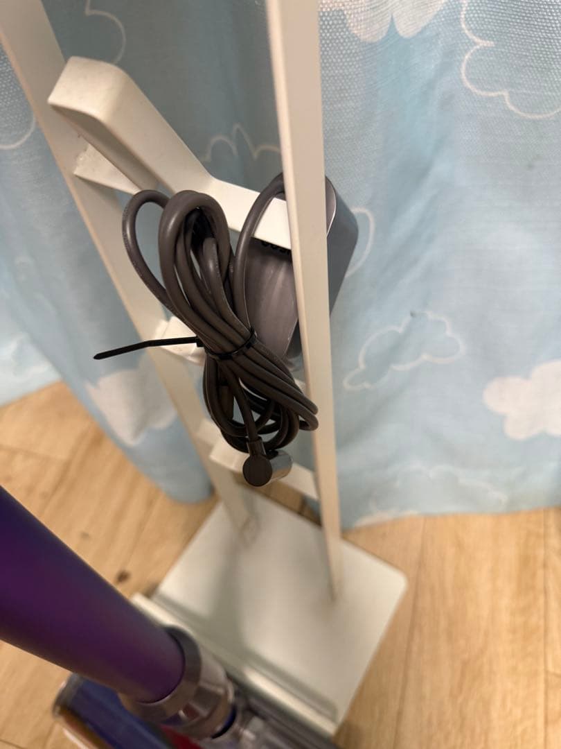 Dyson V6 コードレス掃除機 /SV11 スタンド付 動作確認済