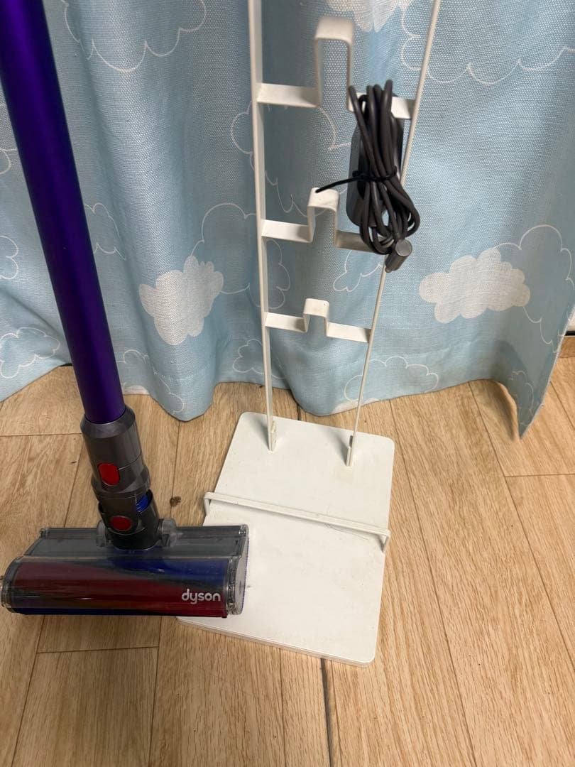 Dyson V6 コードレス掃除機 /SV11 スタンド付 動作確認済