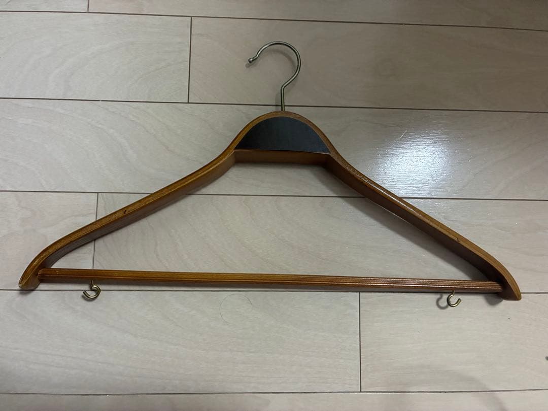HERMES 木製ハンガー ブラウン クリップ付き