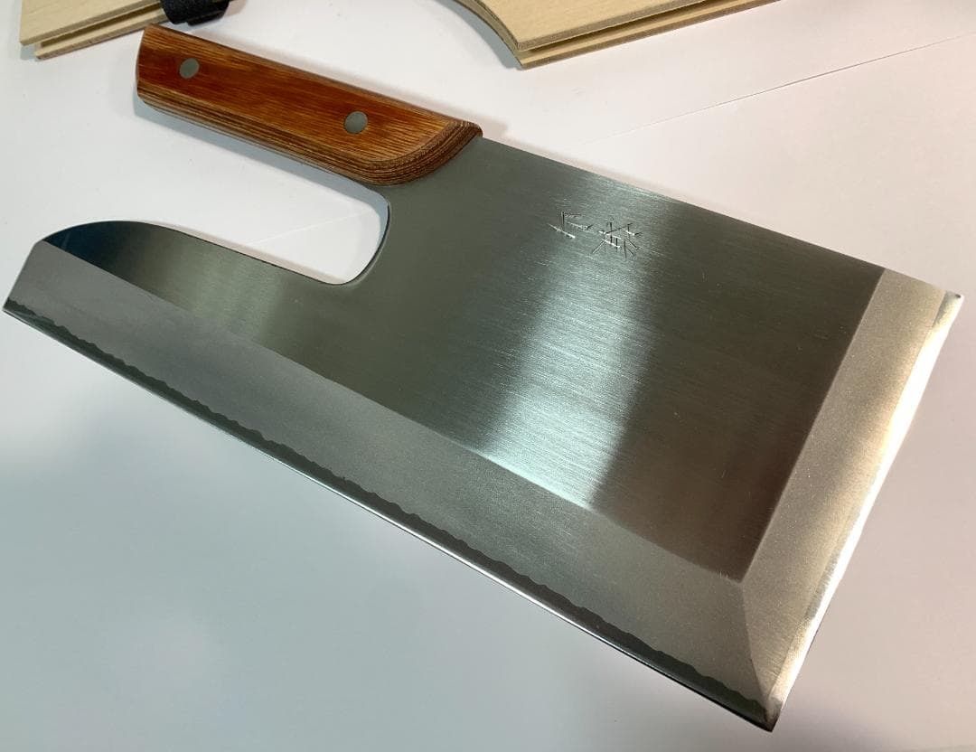 高級ステンレス鋼 麺切庖丁 赤合板柄 305mm