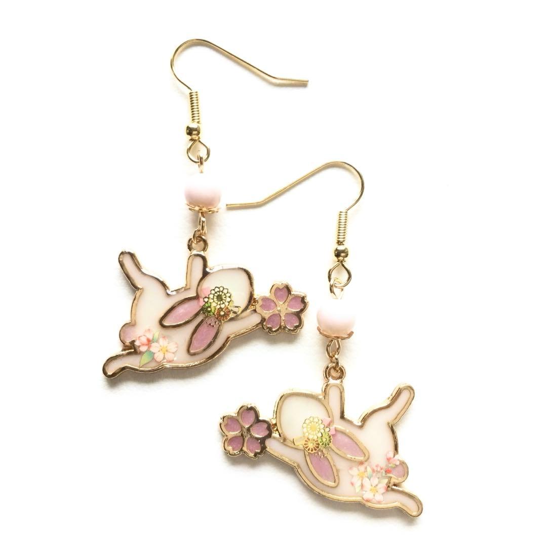 和風　桜の花　白ウサギフレーム　ピアス　¥890