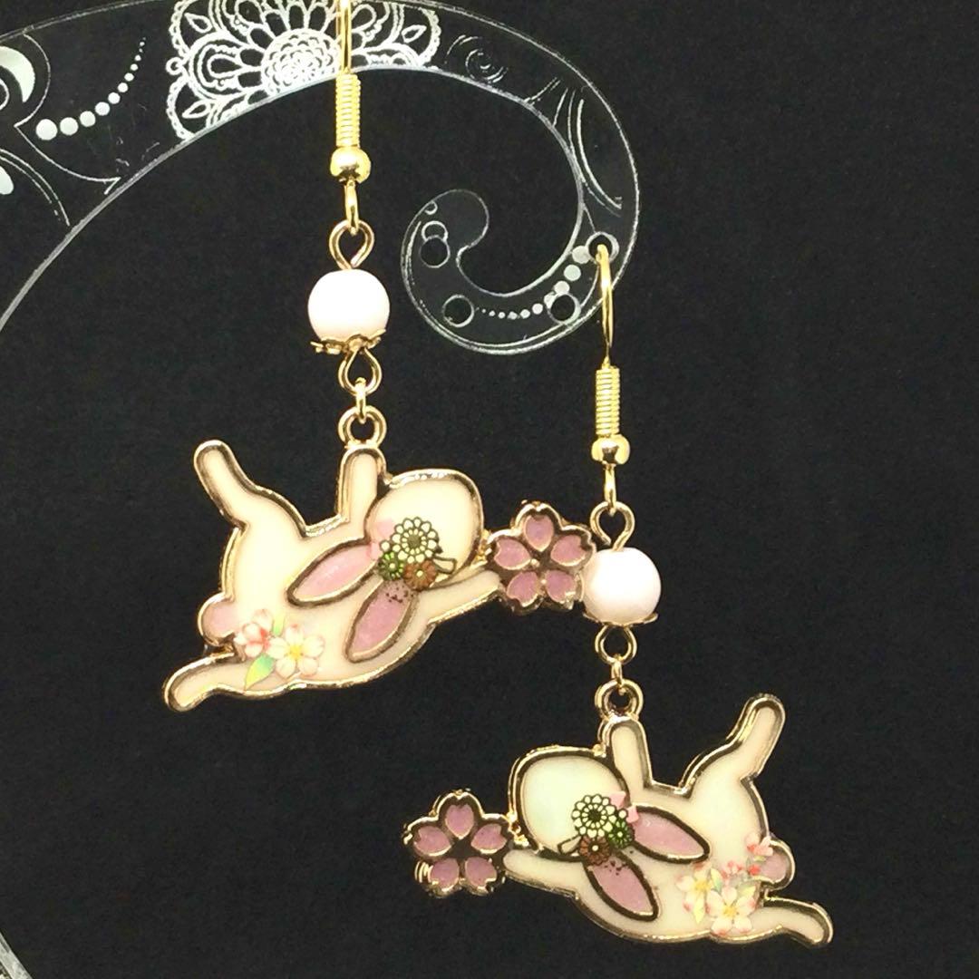 和風　桜の花　白ウサギフレーム　ピアス　¥890