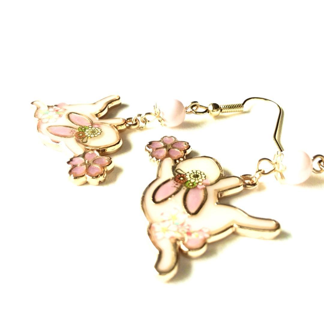 和風　桜の花　白ウサギフレーム　ピアス　¥890