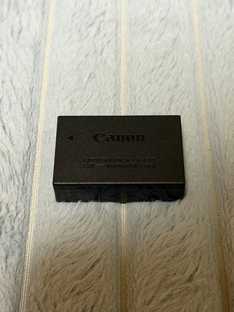 Canon EOS Kiss X8i デジタル一眼レフカメラ 三脚付き