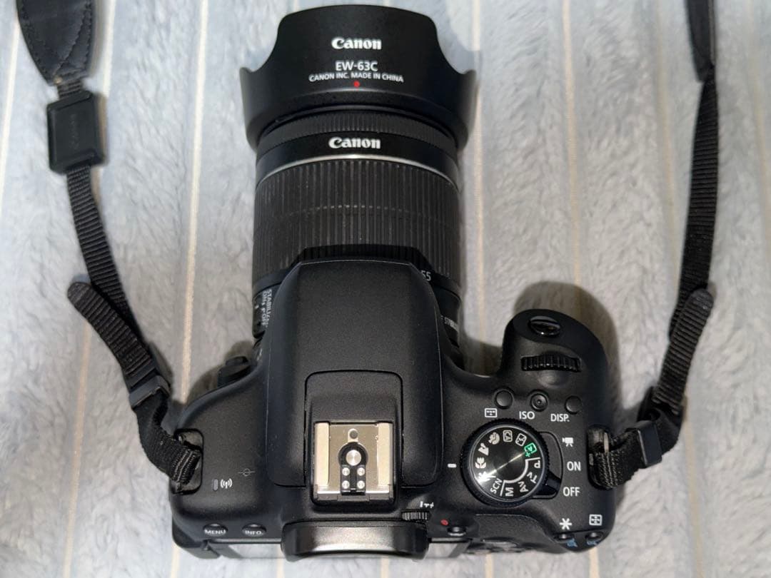 Canon EOS Kiss X8i デジタル一眼レフカメラ 三脚付き