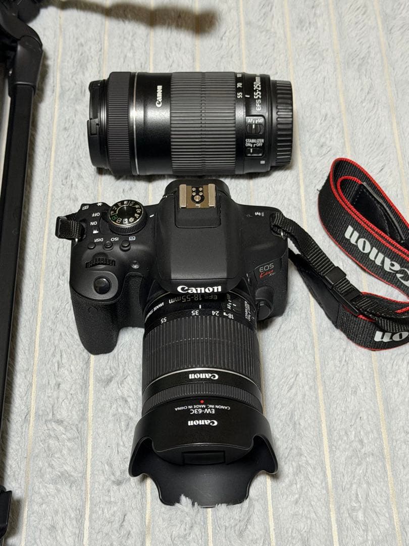 Canon EOS Kiss X8i デジタル一眼レフカメラ 三脚付き