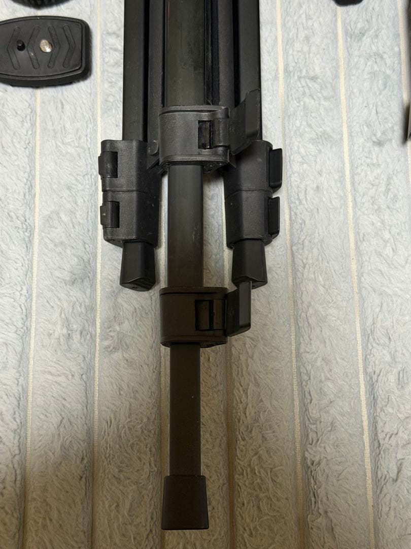 Canon EOS Kiss X8i デジタル一眼レフカメラ 三脚付き