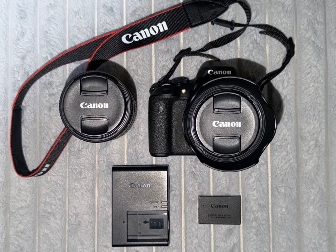 Canon EOS Kiss X8i デジタル一眼レフカメラ 三脚付き