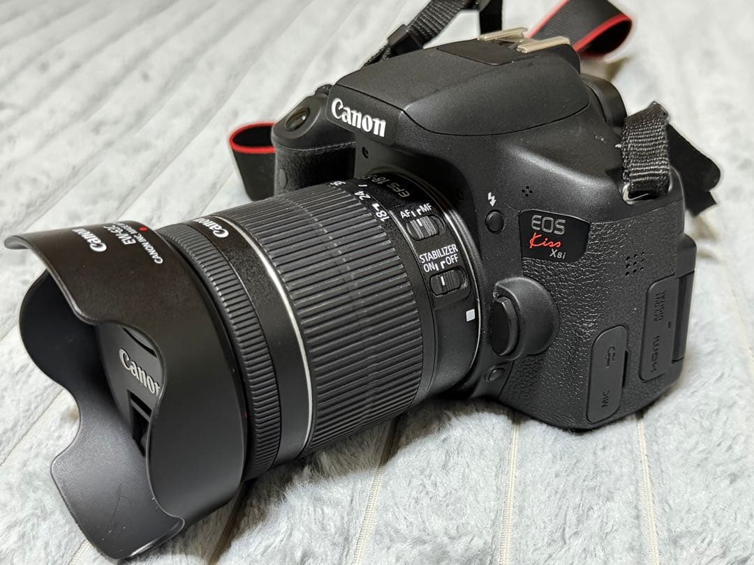 Canon EOS Kiss X8i デジタル一眼レフカメラ 三脚付き