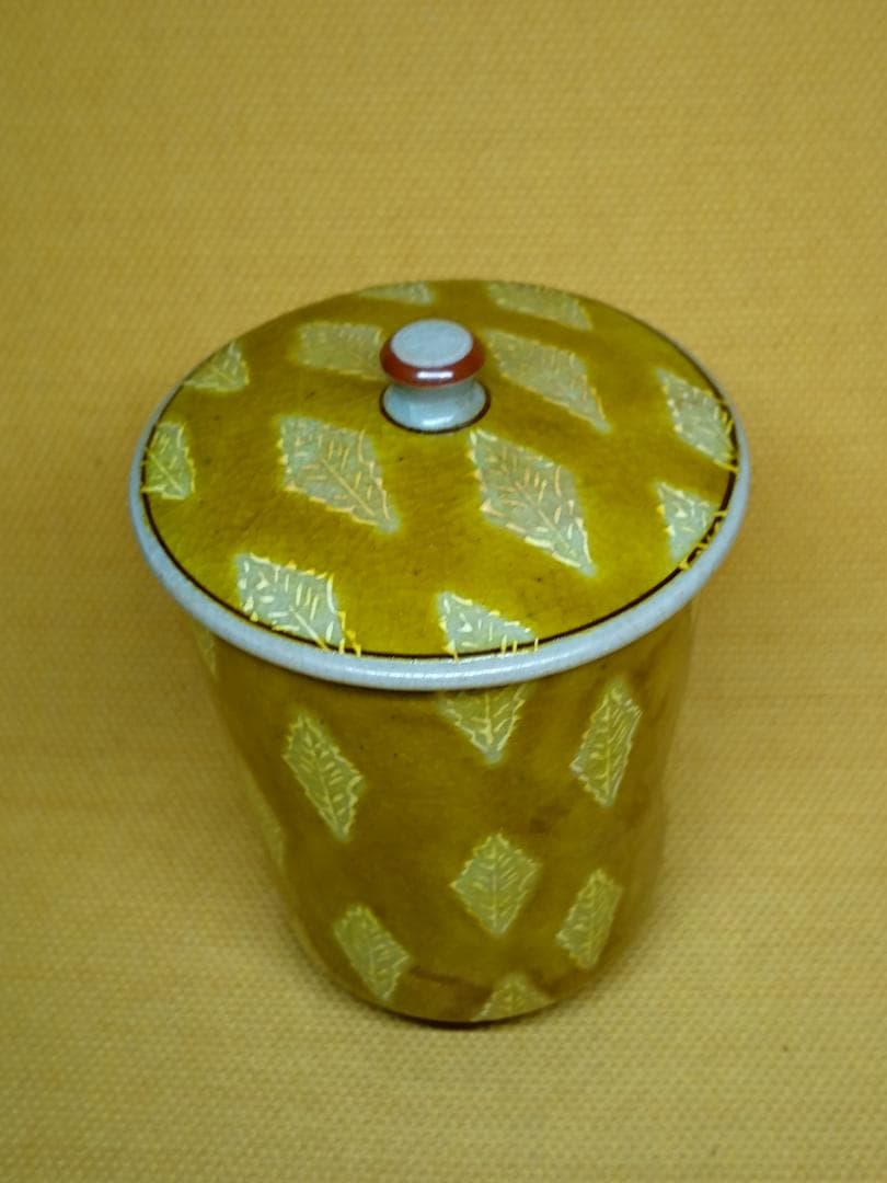 【美品】九谷　金彩　湯呑　カップ　置物　インテリア　工芸品　美術品　A1372