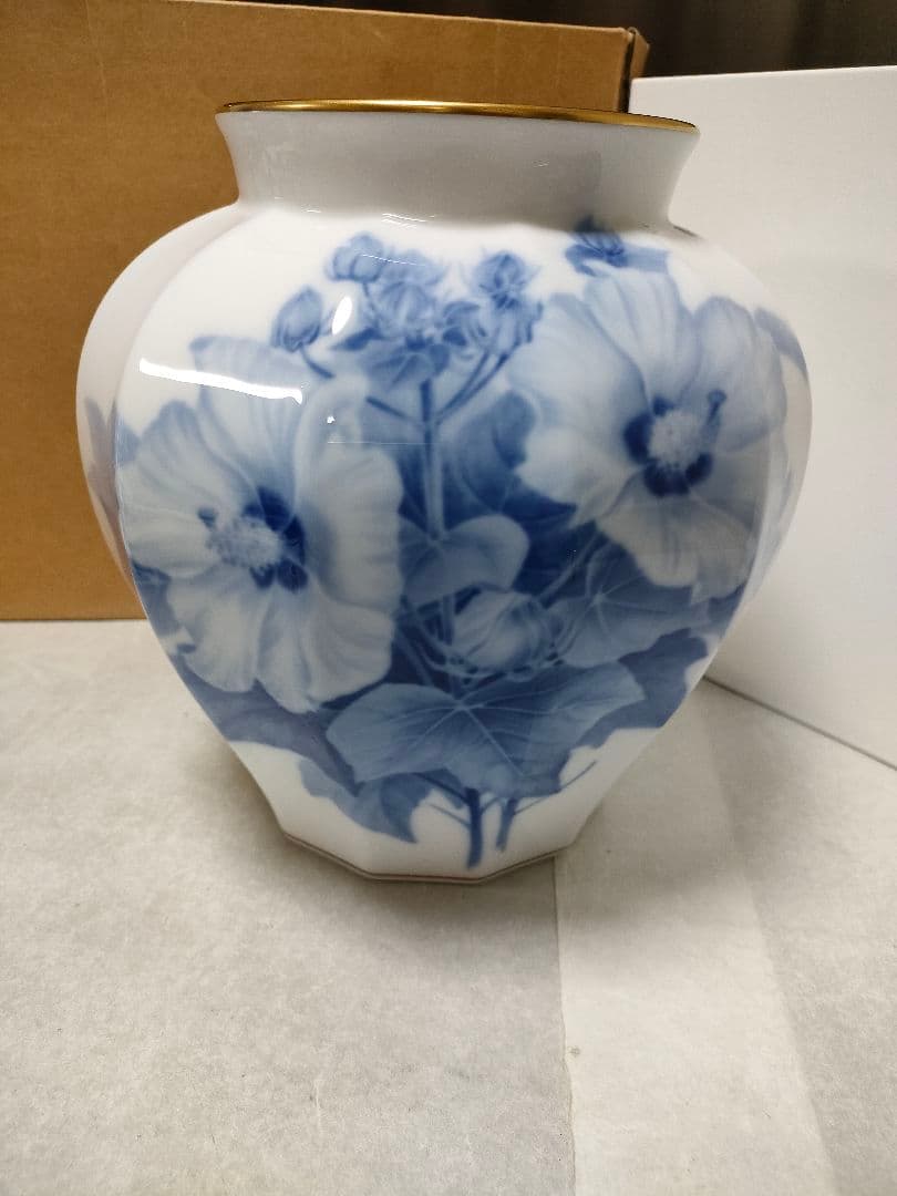 大倉陶園　花器　花瓶　花柄　金縁