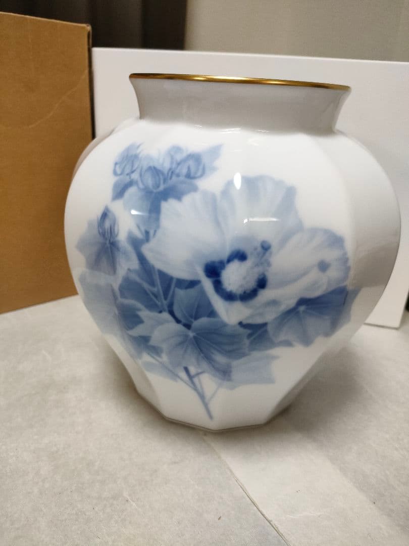 大倉陶園　花器　花瓶　花柄　金縁