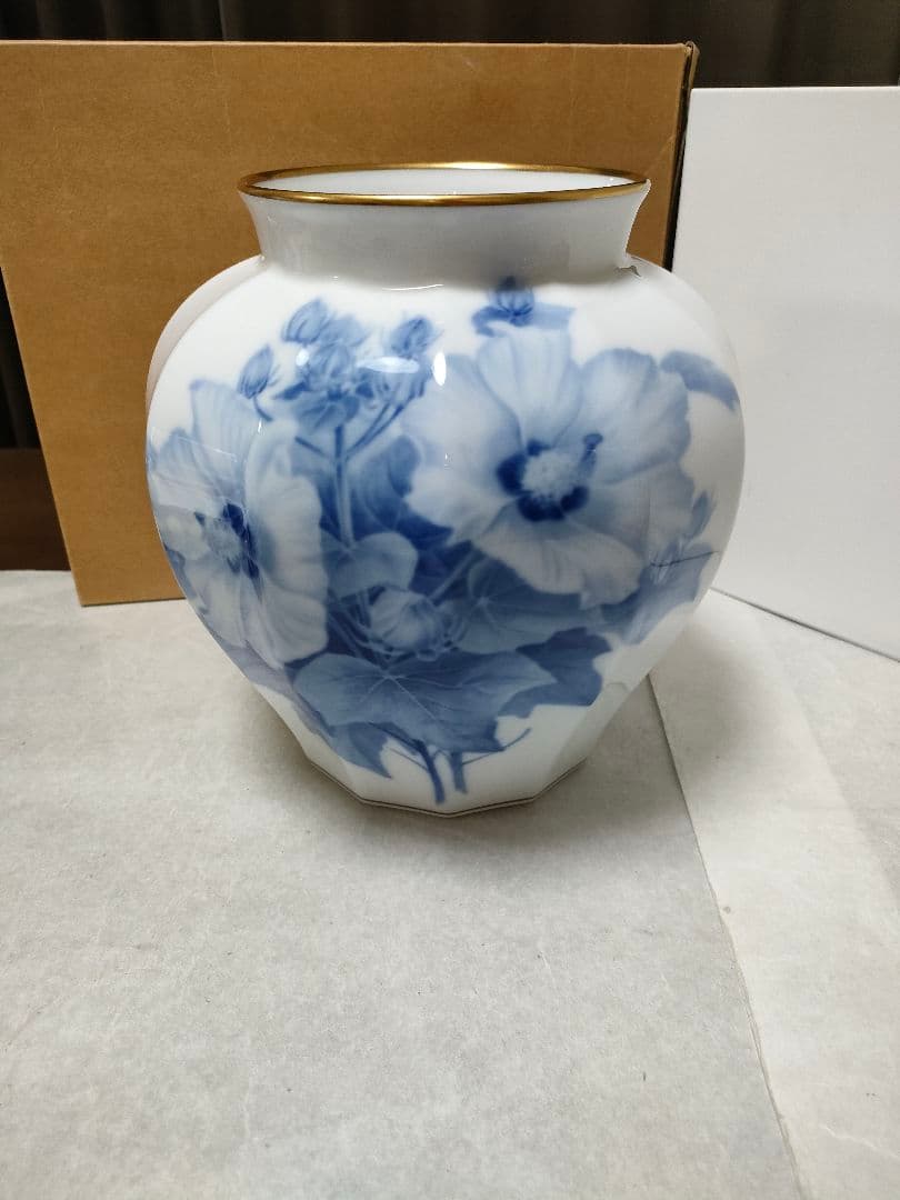 大倉陶園　花器　花瓶　花柄　金縁
