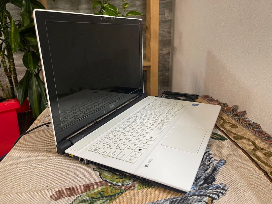 初心者でもすぐ使える初期設定済み,高年式 NEC ノ-トパソコン　白い