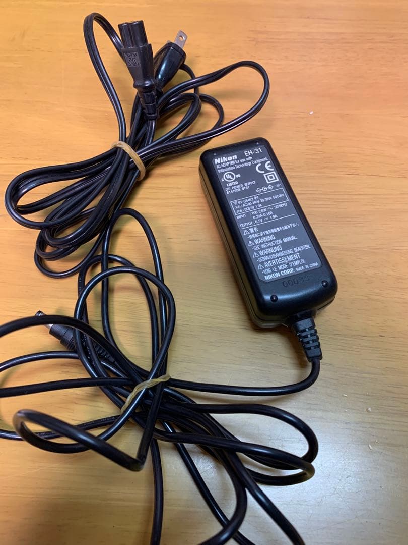 Nikon COOLPIX 990 本体と付属品