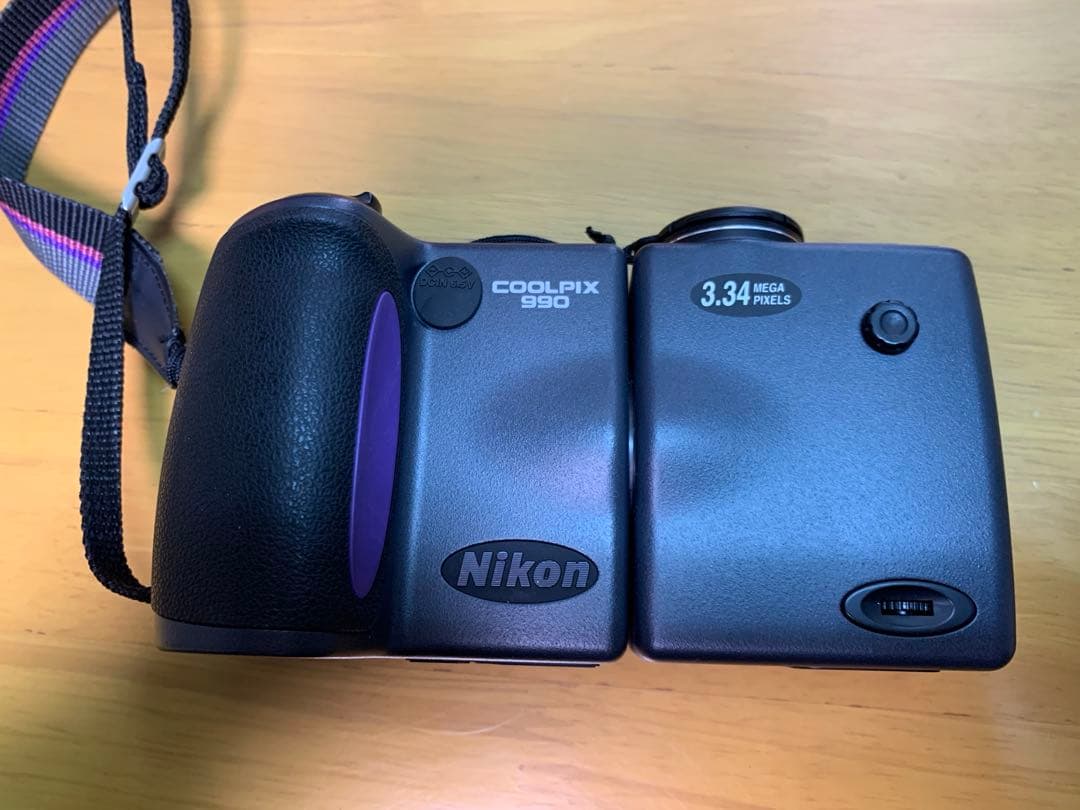 Nikon COOLPIX 990 本体と付属品