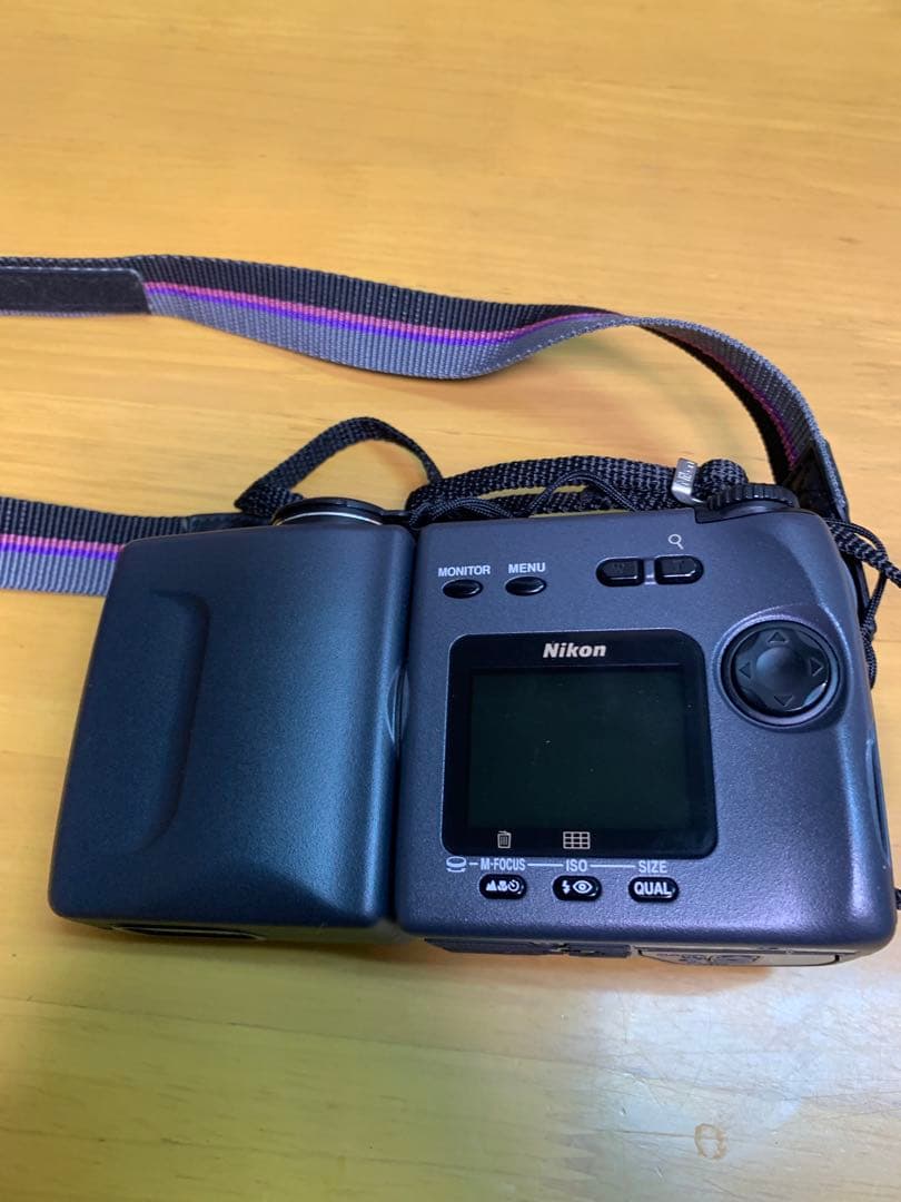 Nikon COOLPIX 990 本体と付属品