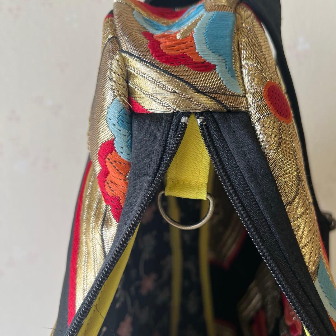 帯リメイク＊ボディバック•ビーンズ型＊黒地に金糸　亀甲に菊・紅葉柄　袋帯