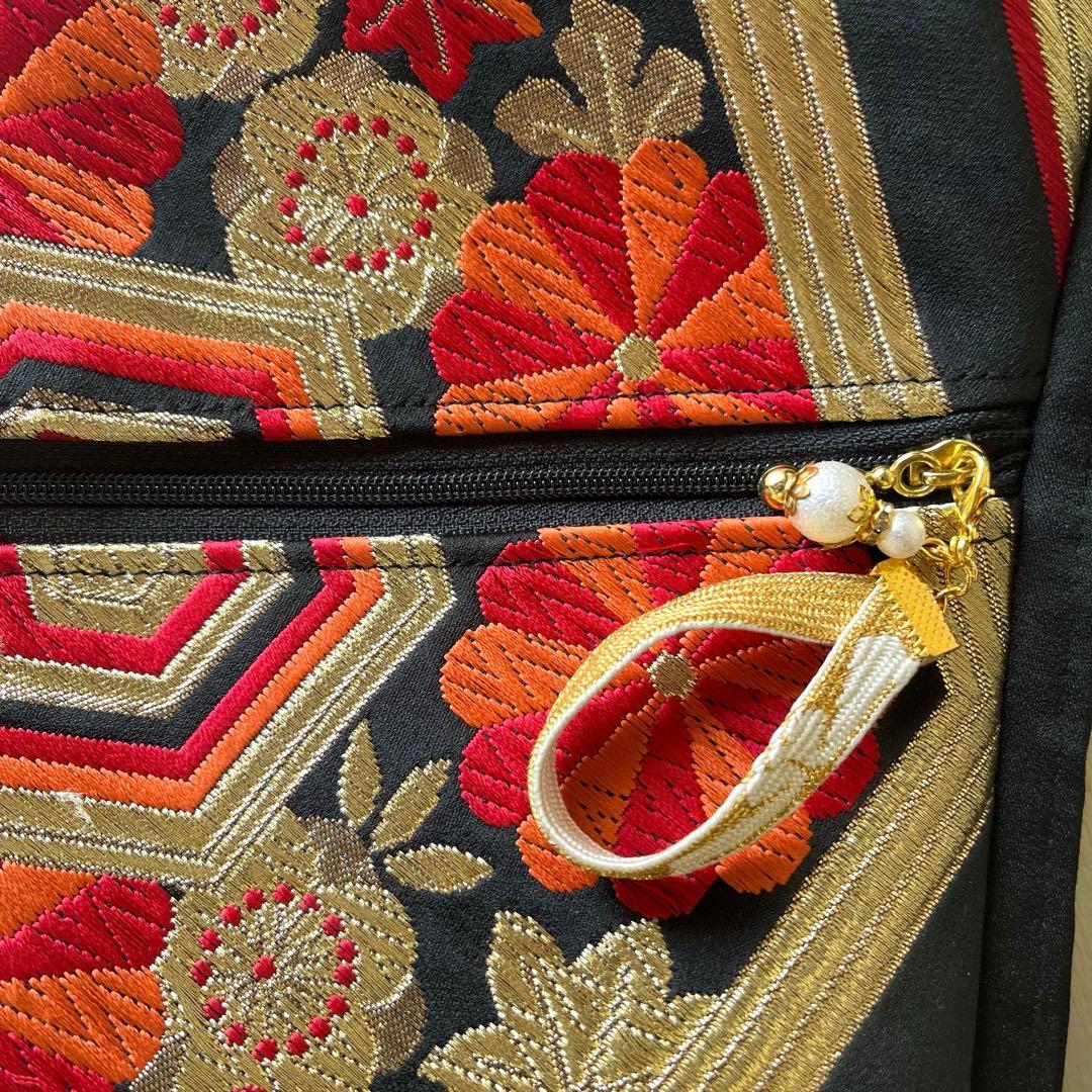 帯リメイク＊ボディバック•ビーンズ型＊黒地に金糸　亀甲に菊・紅葉柄　袋帯
