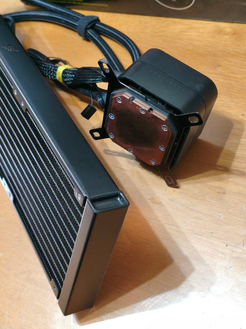 美品！Corsair H150i ELITE LCD 360mm 簡易水冷