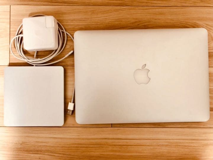【美品】MacBook Pro (13-inch)＋アクセサリ
